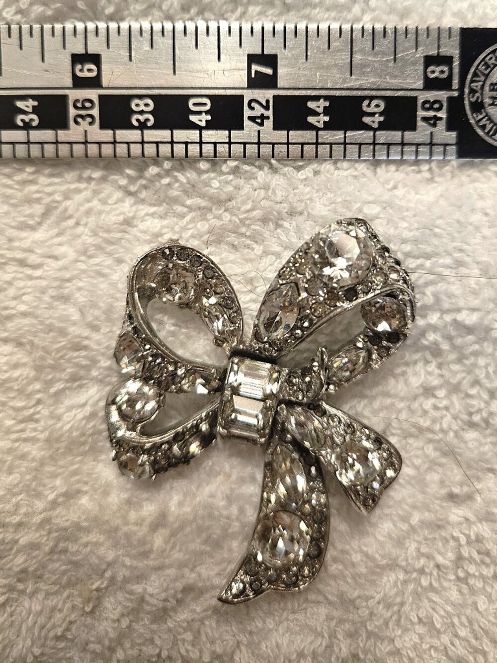 Eisenberg 1930s ribbon bow brooch pin baguettes prong-set crystals 3D effect
